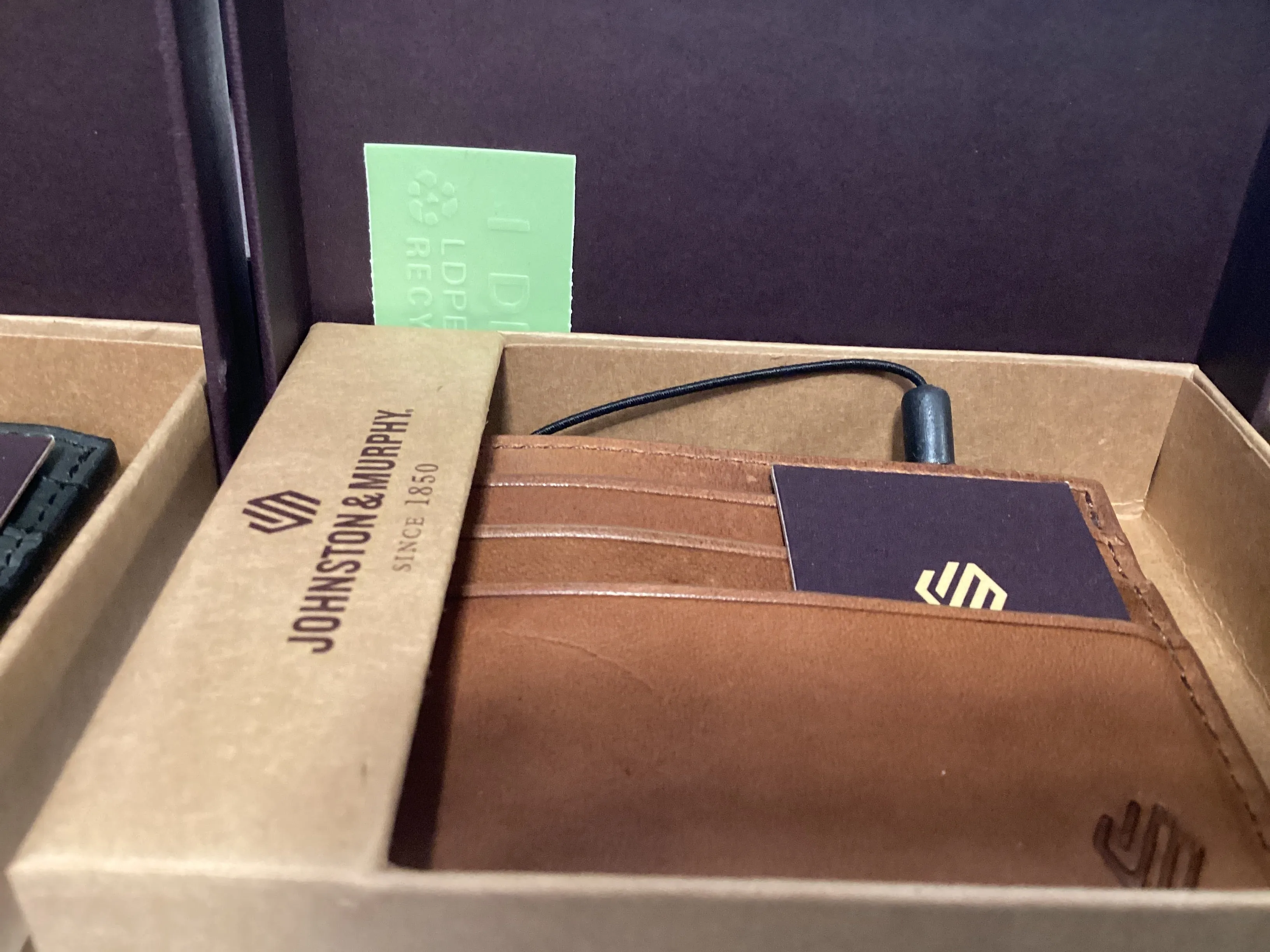 04611723 Weekender Wallet tan by Johnston & Murphy
