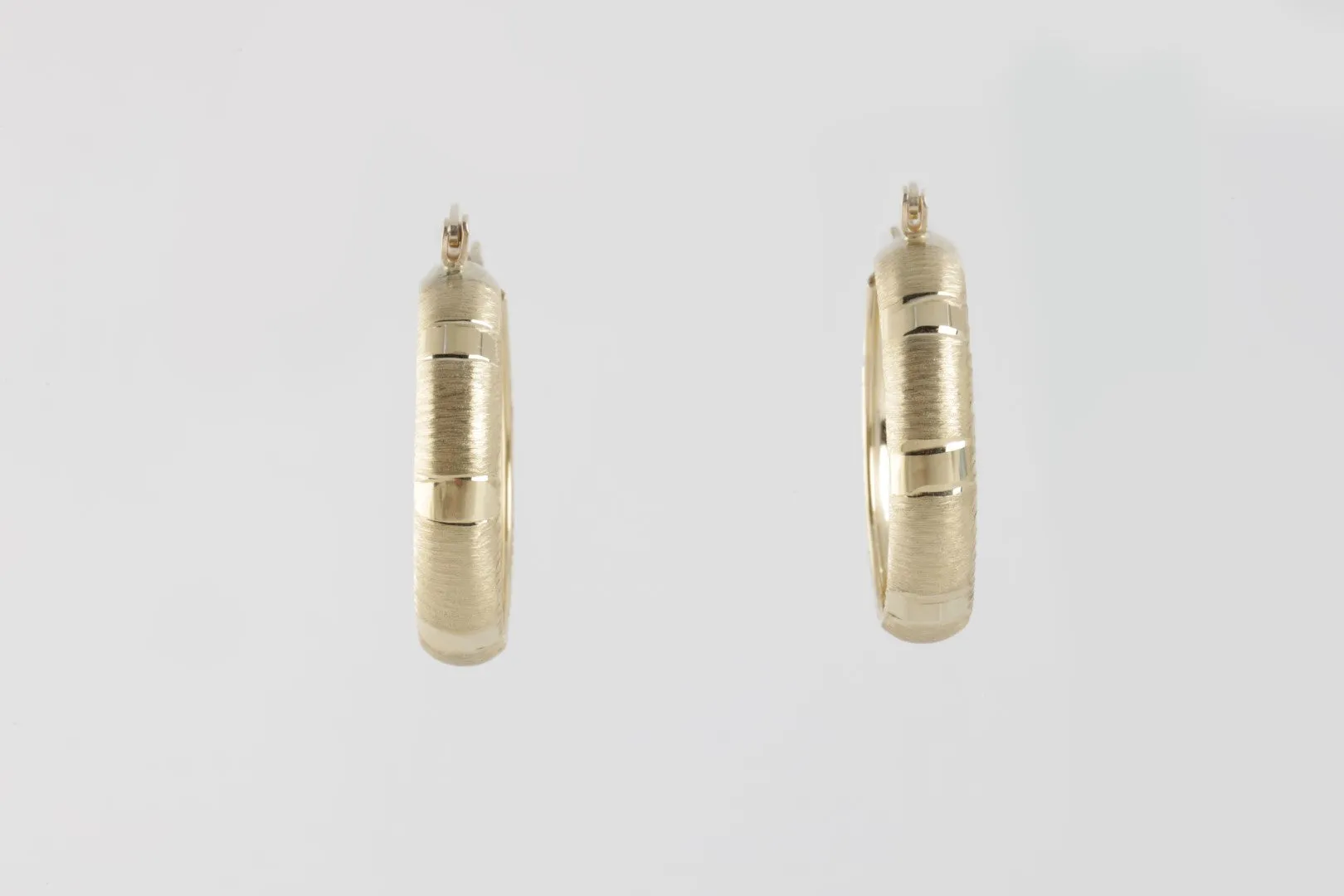 14k Yellow Gold Patterned Hoop Earrings (3.30g.)