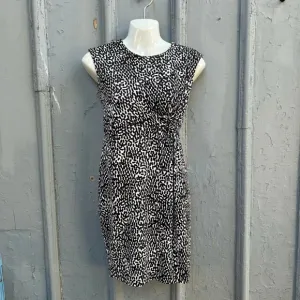 Diane Von Furstenberg Twisty Clean Black &amp; White Silk Jersey Shift, size 4
