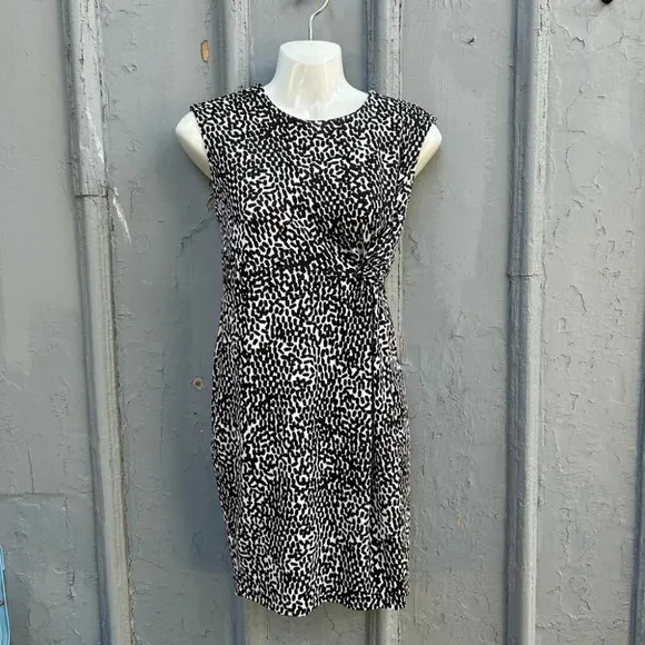 Diane Von Furstenberg Twisty Clean Black &amp; White Silk Jersey Shift, size 4
