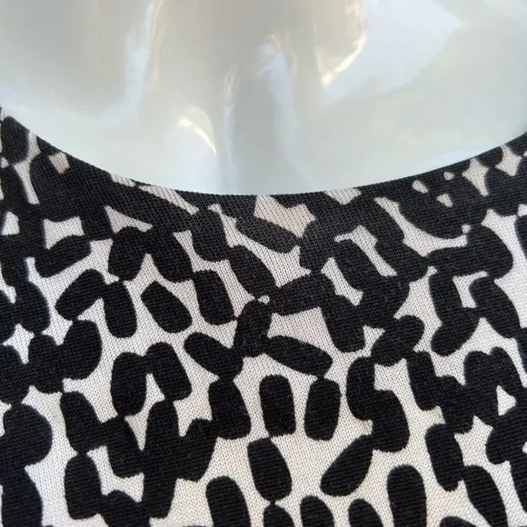 Diane Von Furstenberg Twisty Clean Black &amp; White Silk Jersey Shift, size 4