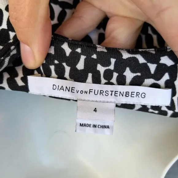 Diane Von Furstenberg Twisty Clean Black &amp; White Silk Jersey Shift, size 4