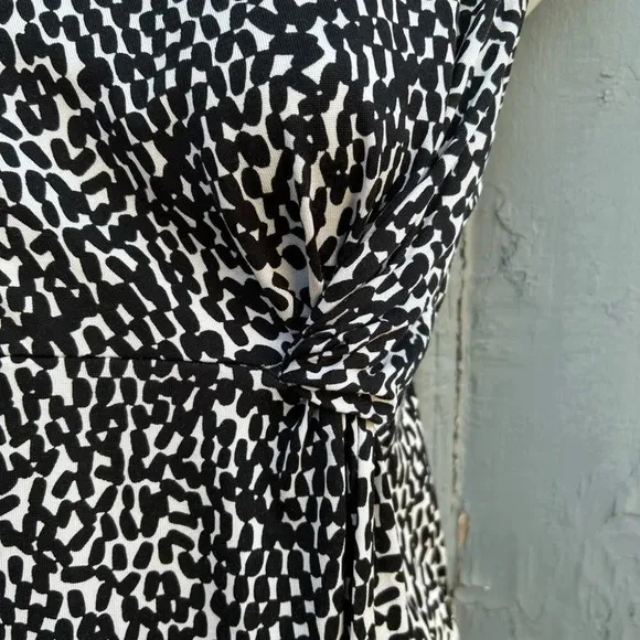 Diane Von Furstenberg Twisty Clean Black &amp; White Silk Jersey Shift, size 4