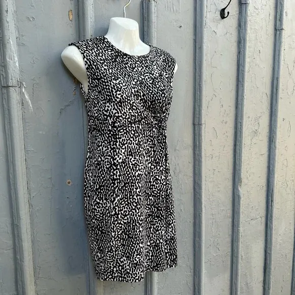 Diane Von Furstenberg Twisty Clean Black &amp; White Silk Jersey Shift, size 4