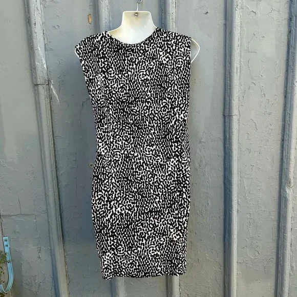 Diane Von Furstenberg Twisty Clean Black &amp; White Silk Jersey Shift, size 4