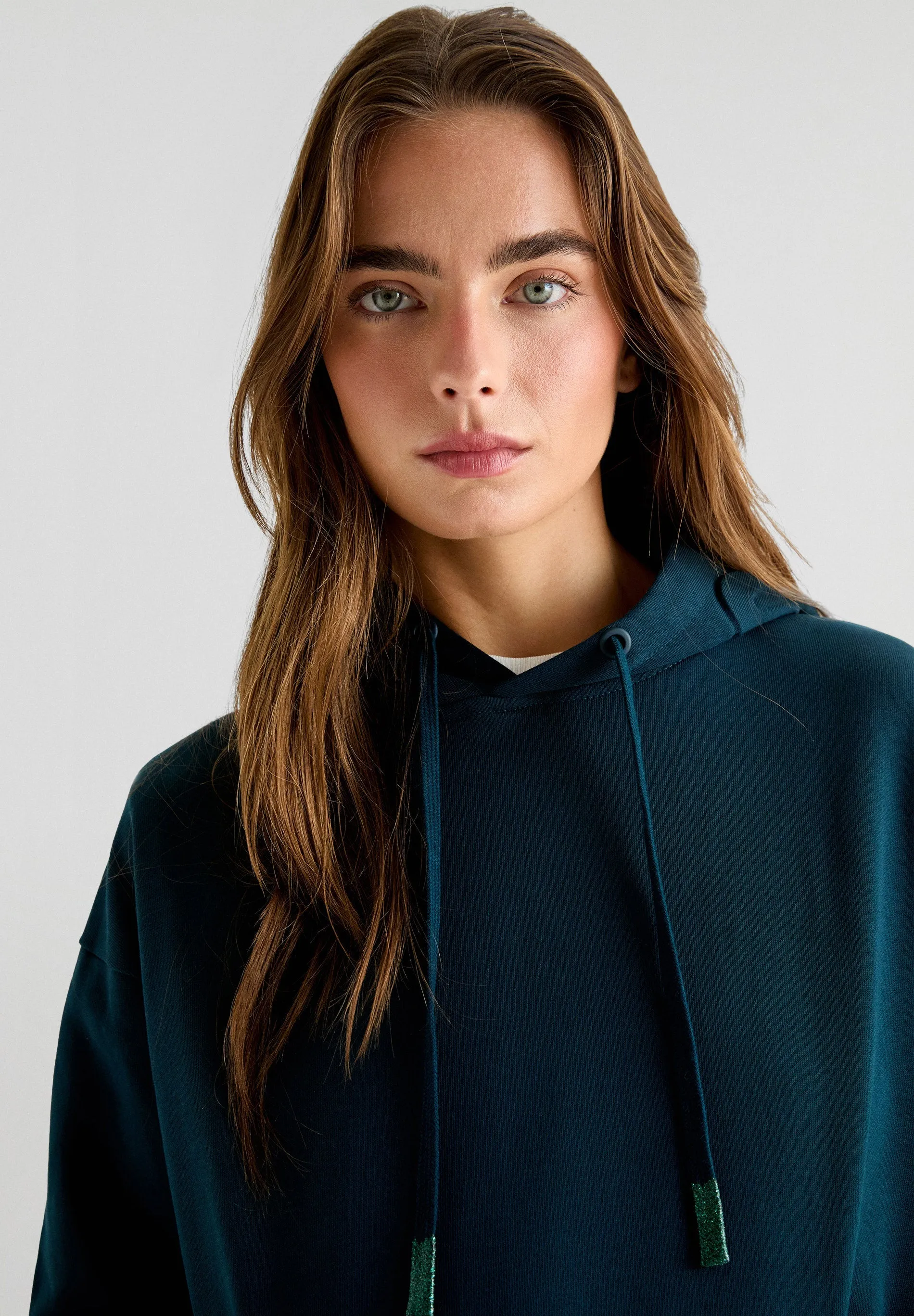 EMBOSSED HOODIE SWEATER