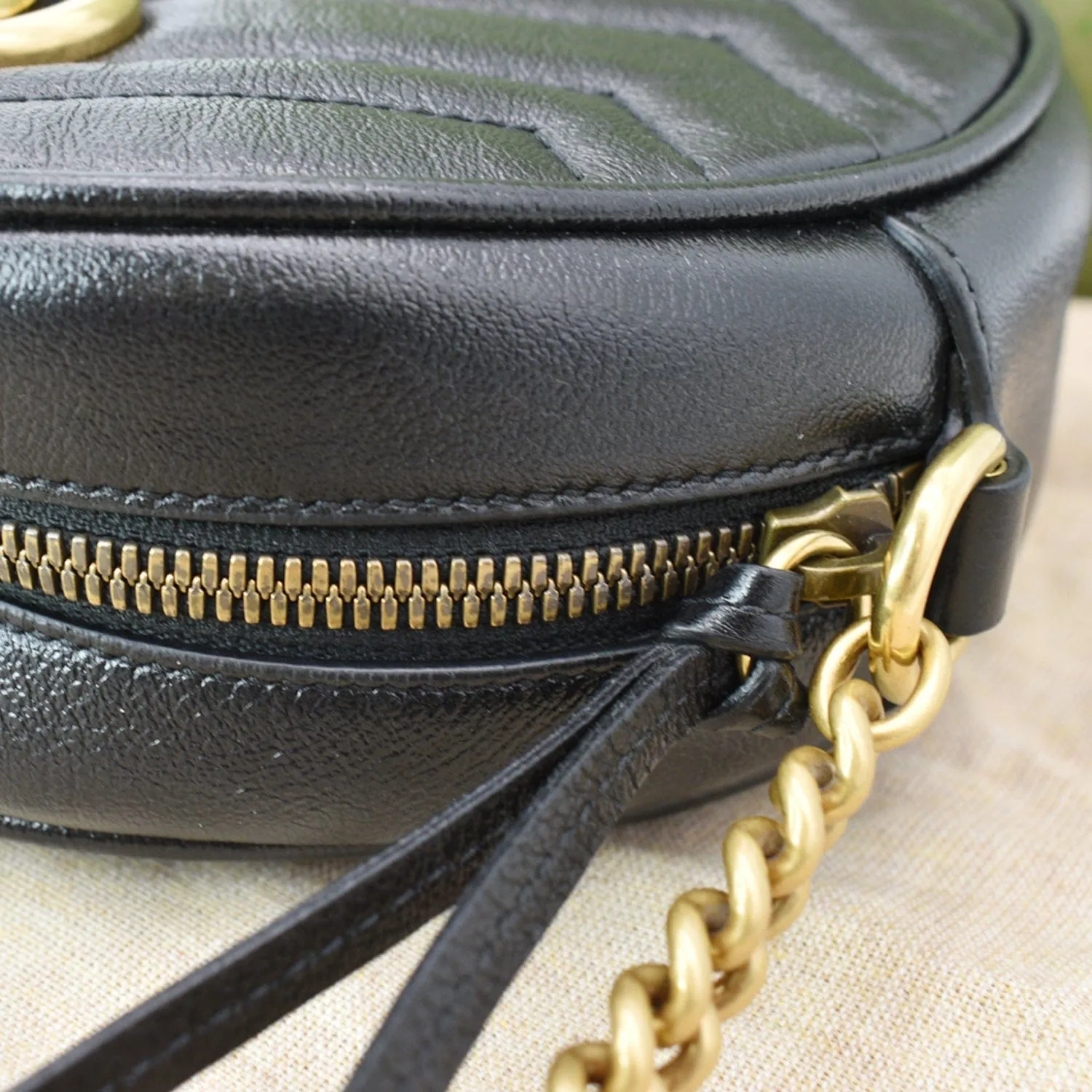 GUCCI GG Marmont Mini Round Leather Crossbody Bag Black 550154