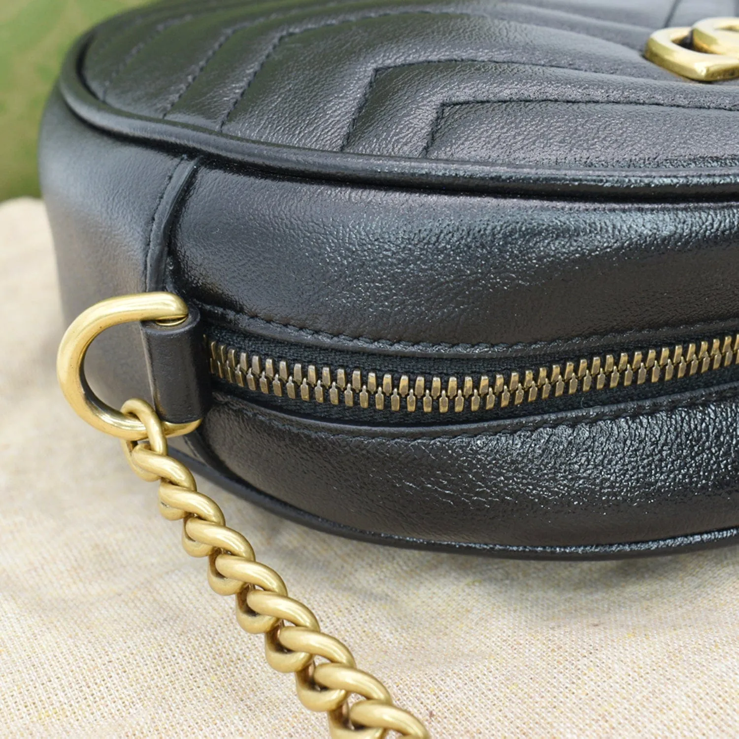 GUCCI GG Marmont Mini Round Leather Crossbody Bag Black 550154