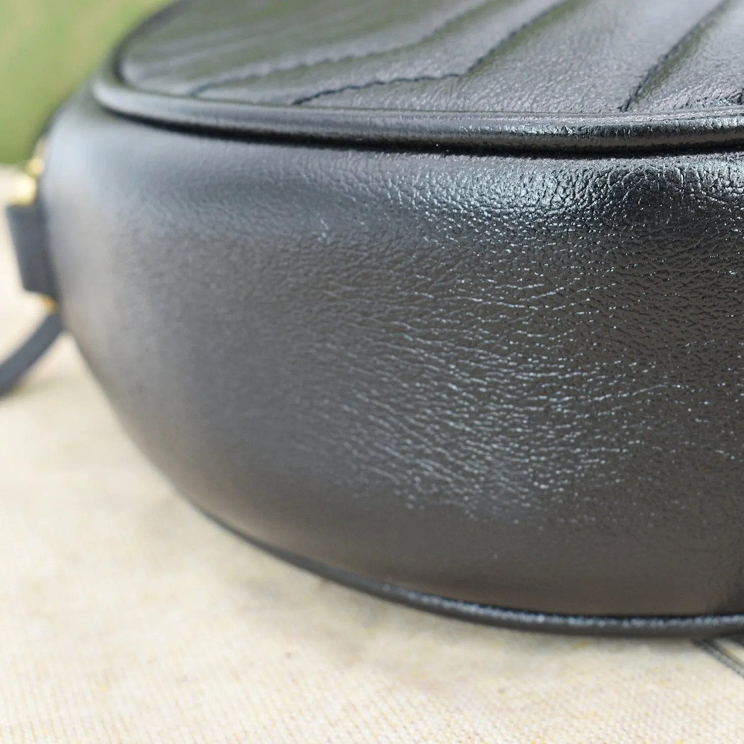 GUCCI GG Marmont Mini Round Leather Crossbody Bag Black 550154