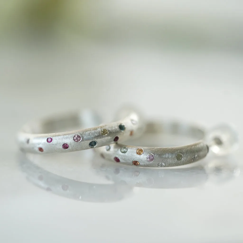 Hoop earrings with small multicolor sapphires
