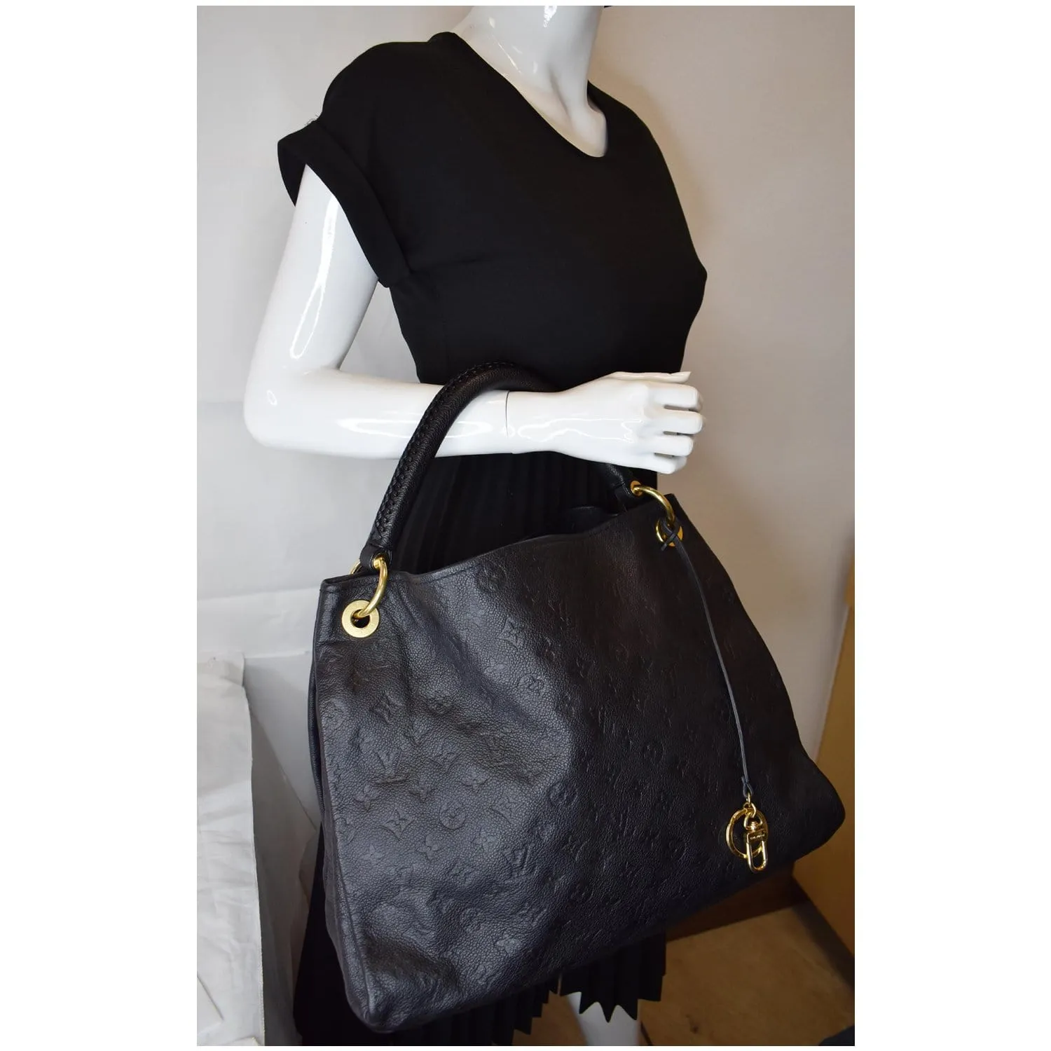 LOUIS VUITTON Artsy MM Empreinte Leather Shoulder Bag Navy