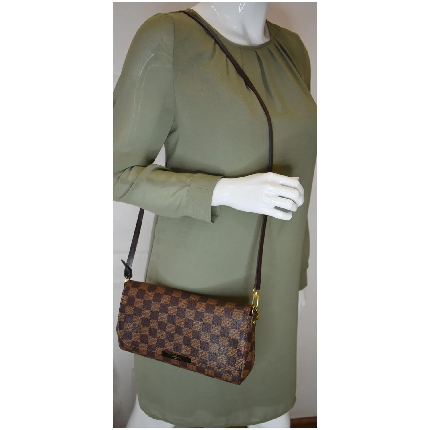 LOUIS VUITTON Favorite MM Damier Ebene Crossbody Bag Brown