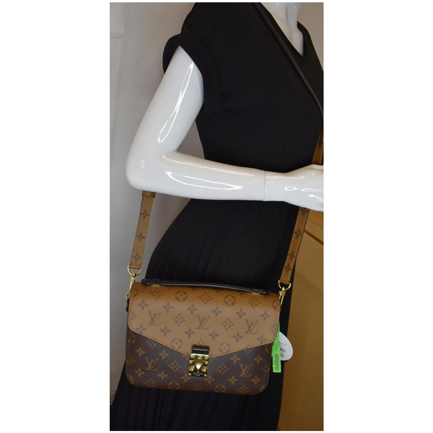 LOUIS VUITTON Metis Pochette Reverse Monogram Canvas Crossbody Bag Brown