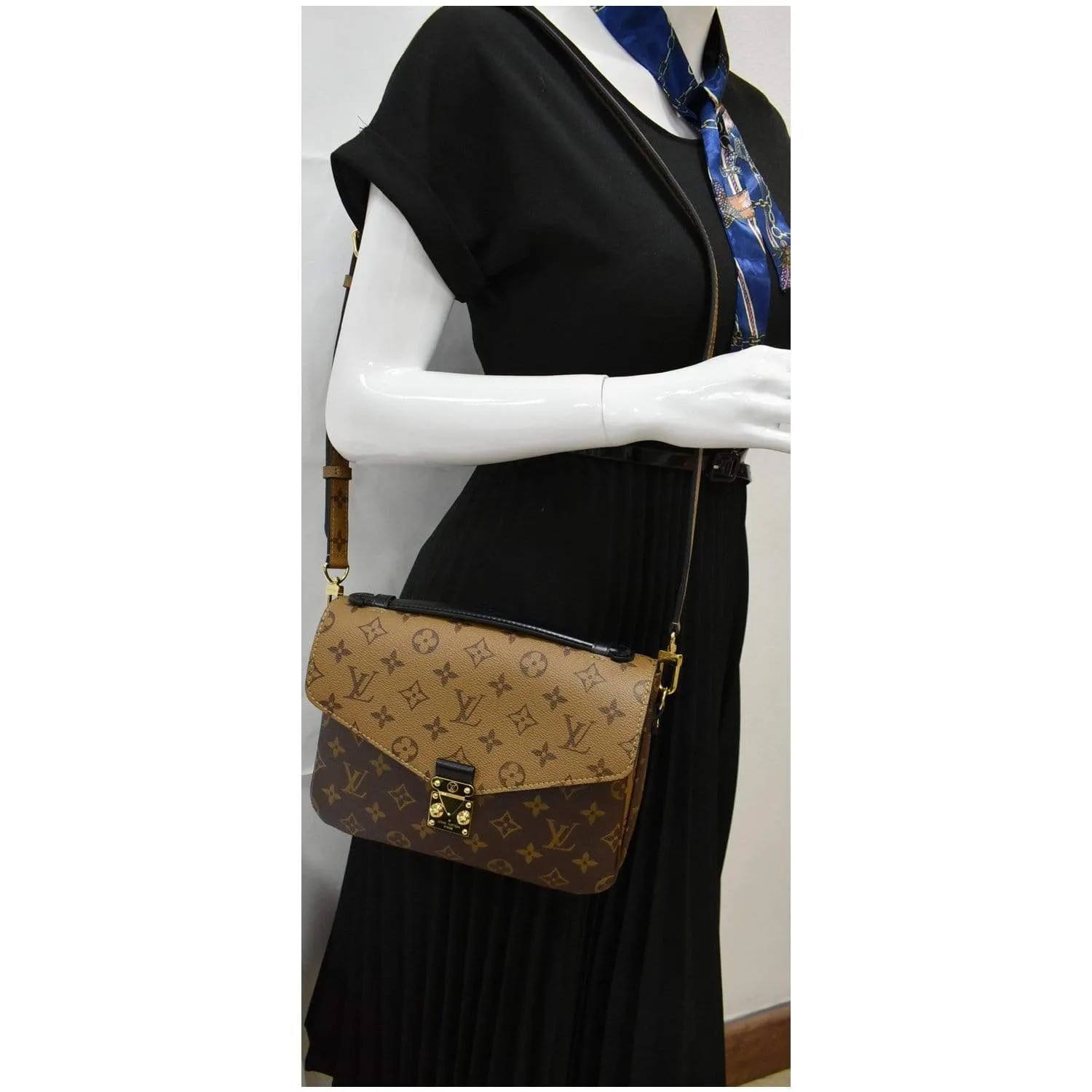 LOUIS VUITTON Metis Pochette Reverse Monogram Canvas Crossbody Bag Brown