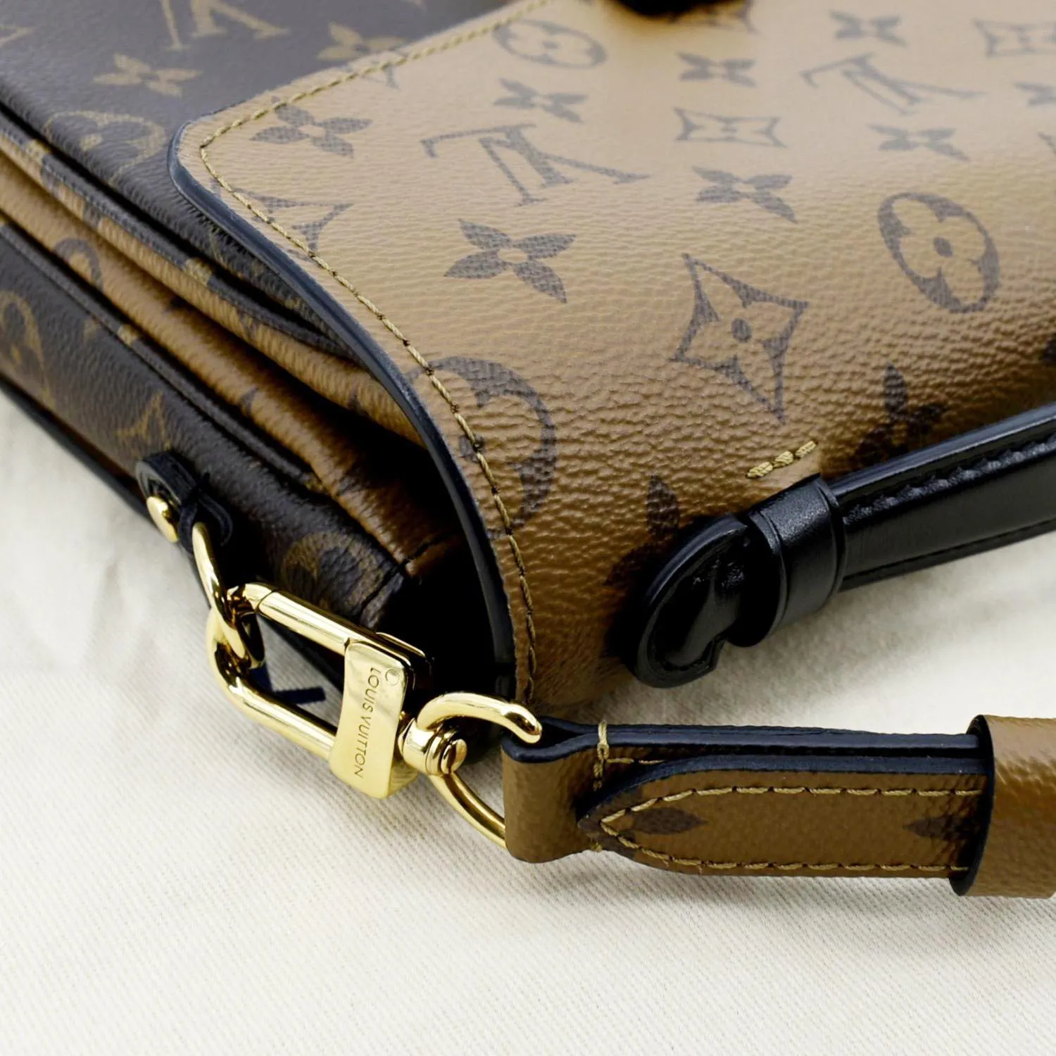 LOUIS VUITTON Metis Pochette Reverse Monogram Canvas Crossbody Bag Brown