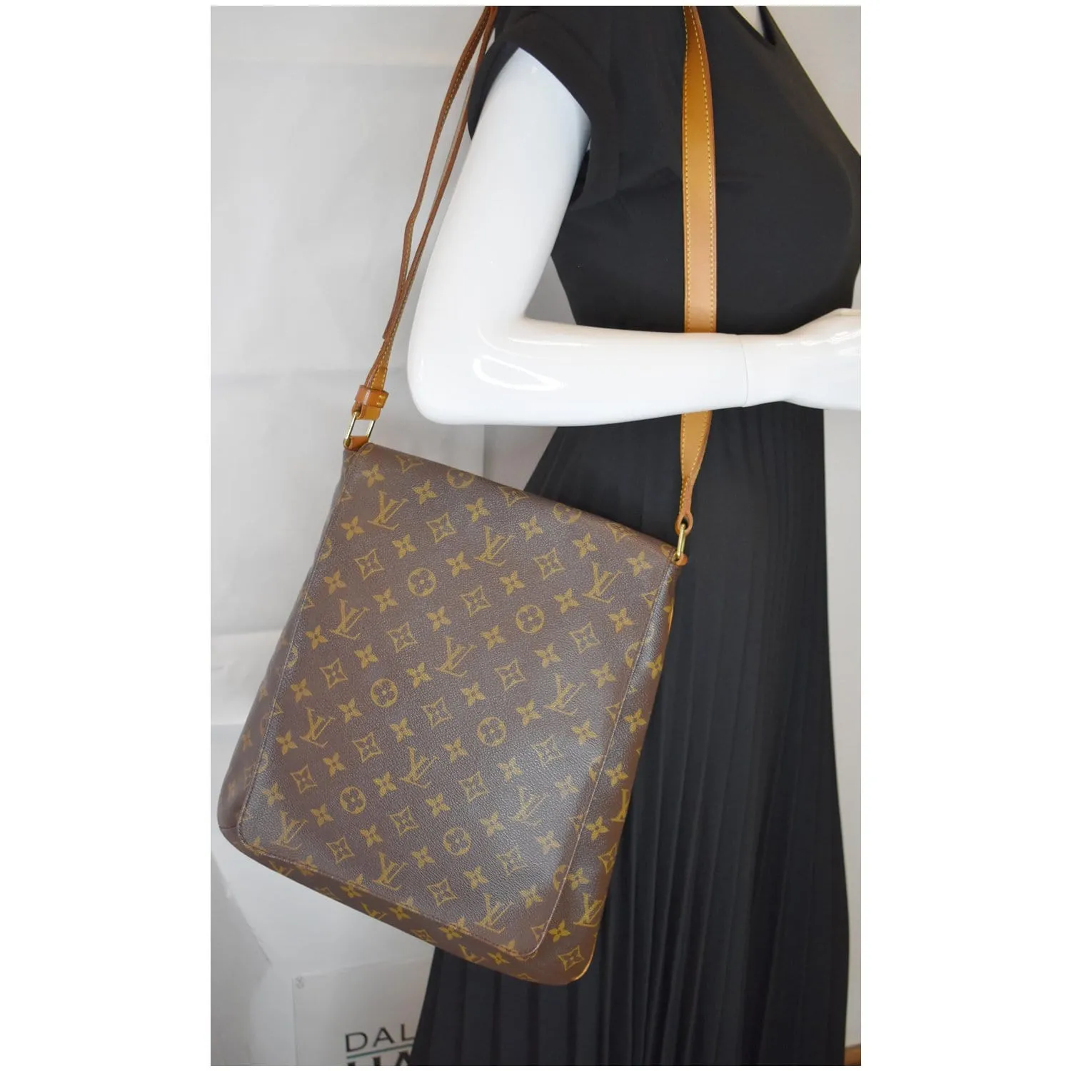 LOUIS VUITTON Musette Large Monogram Canvas Crossbody Bag Brown
