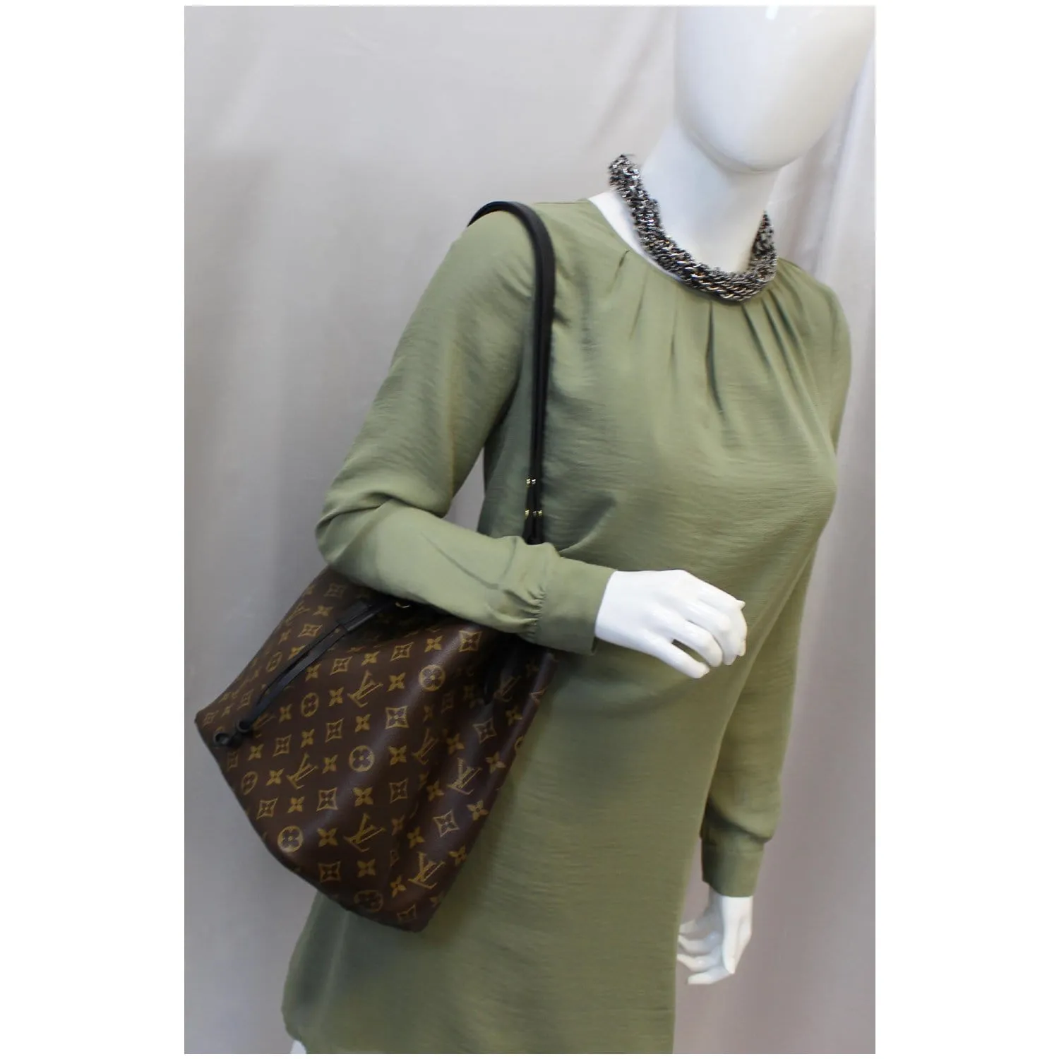 LOUIS VUITTON Neonoe Monogram Canvas Shoulder Bag Black