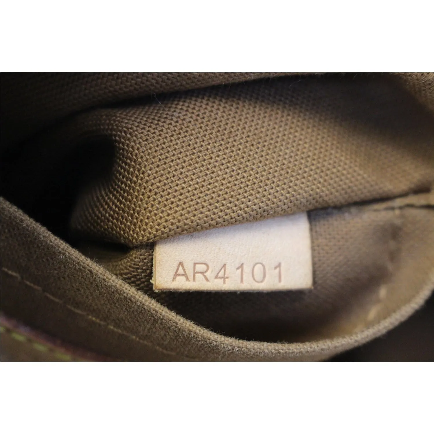 LOUIS VUITTON Thames PM Monogram Canvas Brown Shoulder Bag
