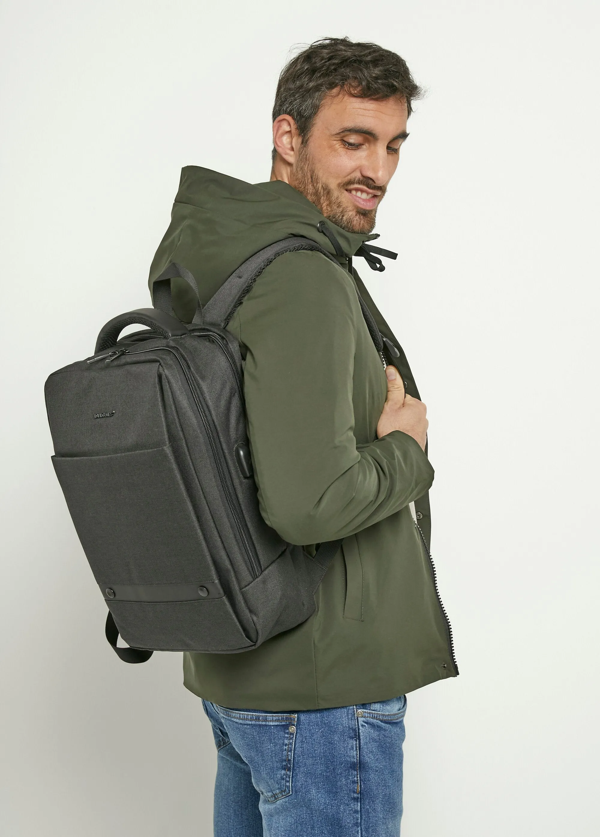 Men's multi-pocket zipped backpack