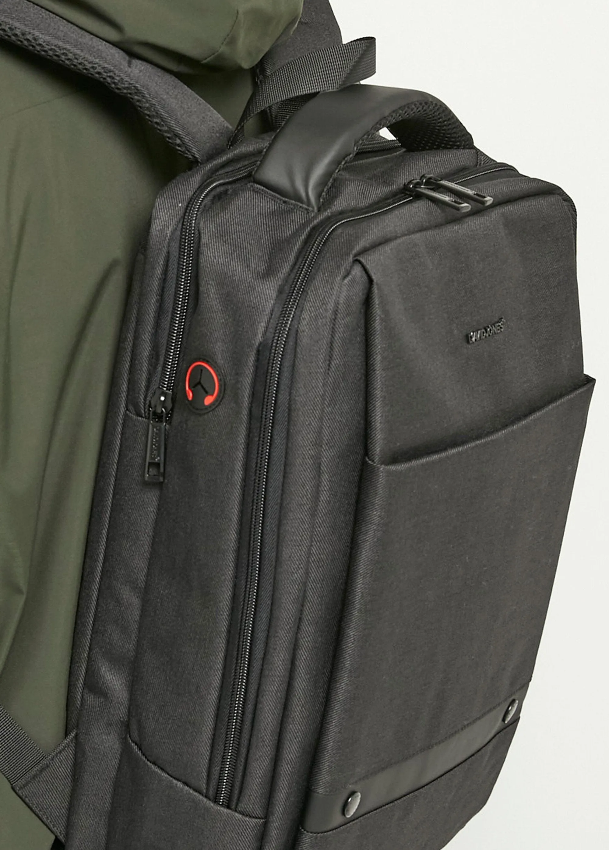 Men's multi-pocket zipped backpack