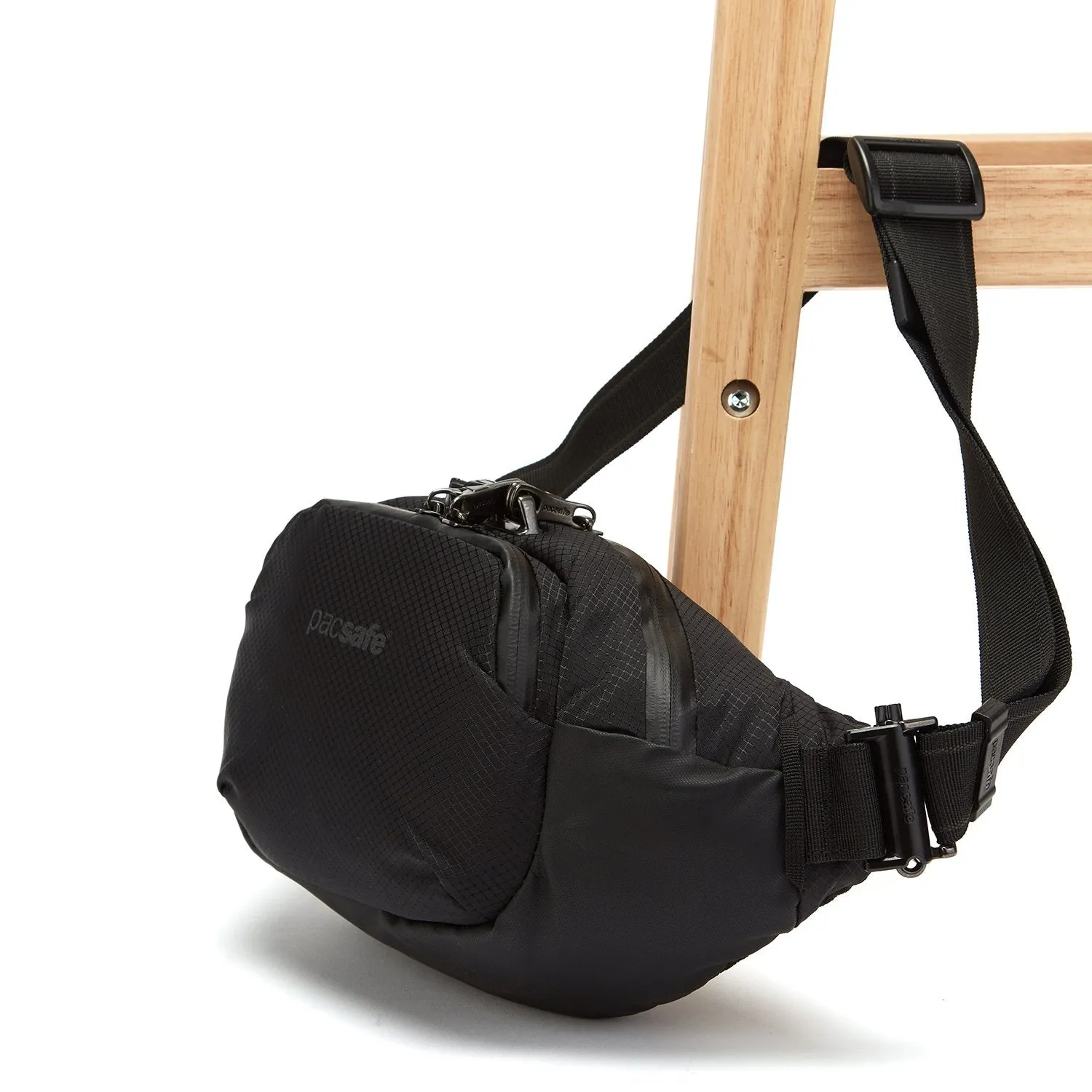 Pacsafe® Venturesafe® X anti-theft hip pack