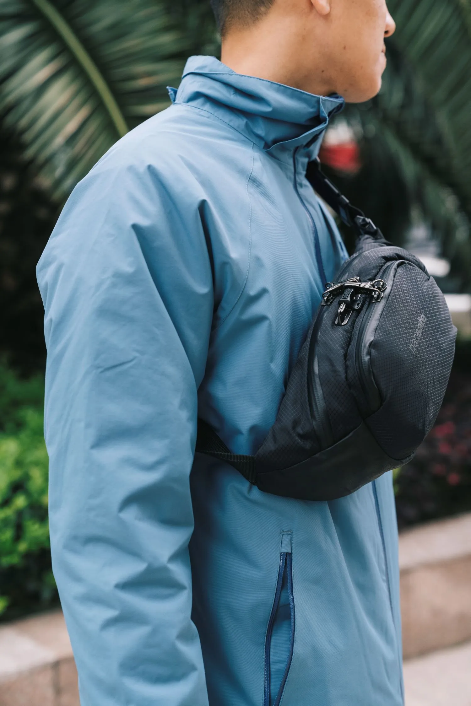 Pacsafe® Venturesafe® X anti-theft hip pack