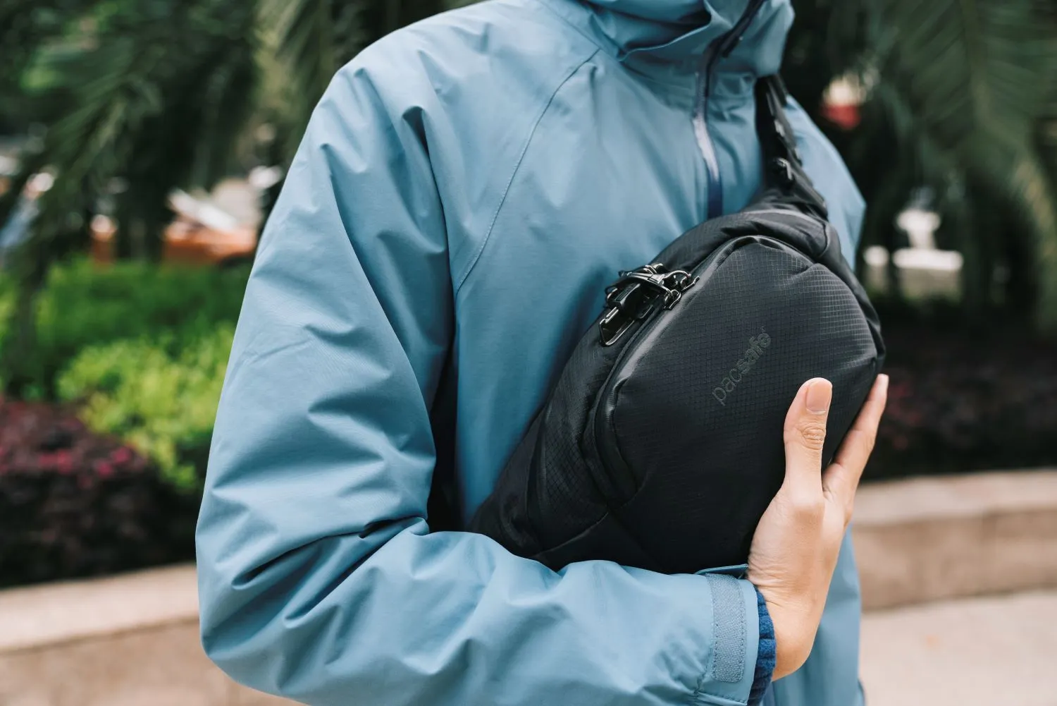 Pacsafe® Venturesafe® X anti-theft hip pack