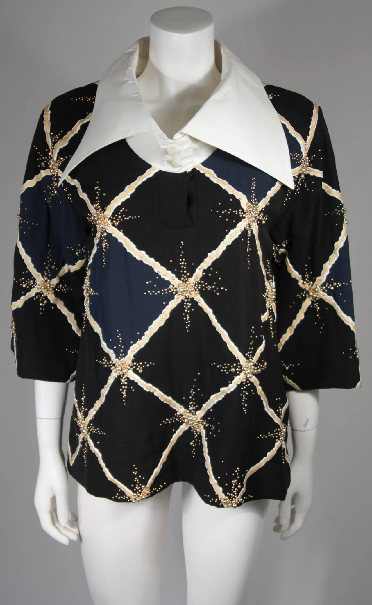 PIERRE BALMAIN Embellished Blouse w/ Exaggerated Collar Size Small