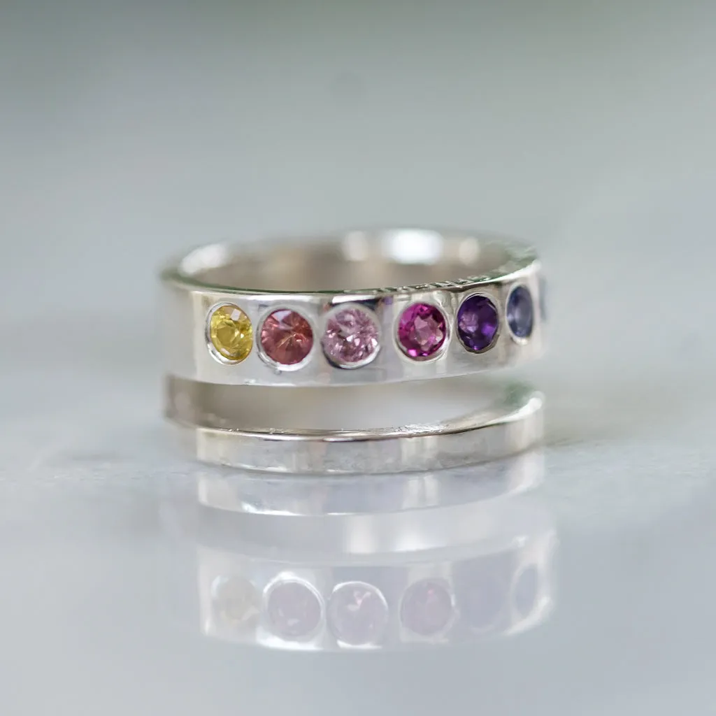Sui generis silver ring with sapphires