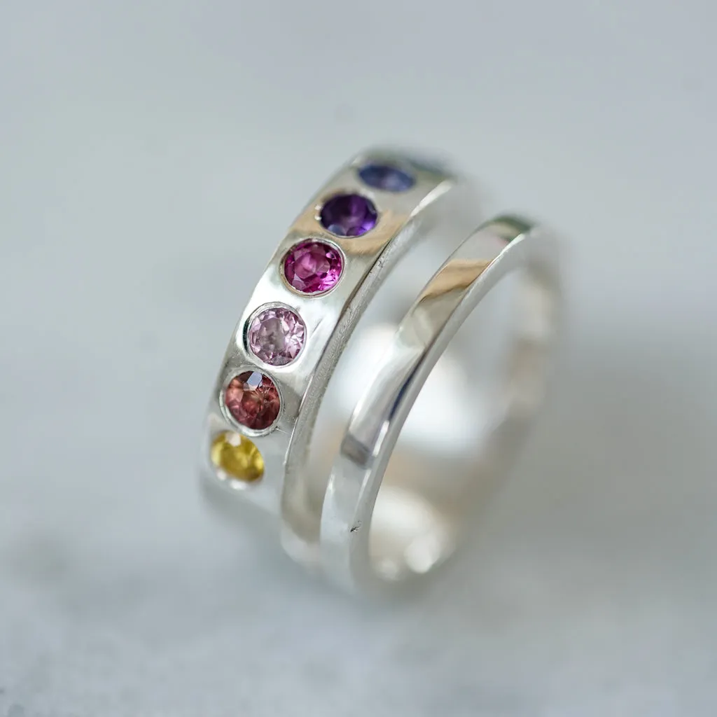 Sui generis silver ring with sapphires