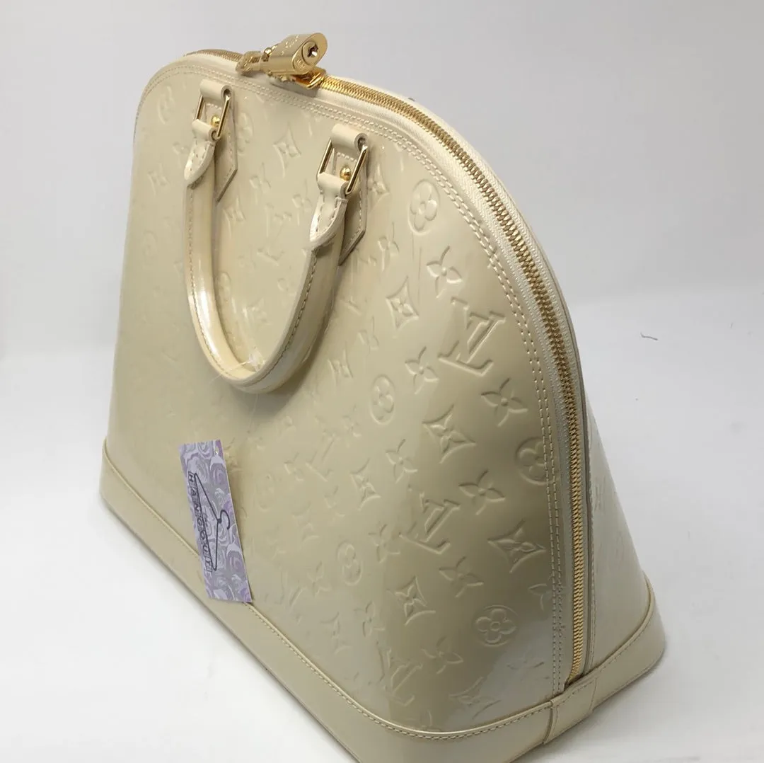 Vintage: Louis Vuitton Monogram Vernice Alma PM in Ivory