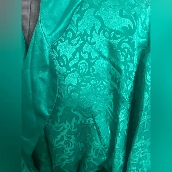 Vintage Victoria’s Secret Sz Large Emerald Green Silky long robe embossed