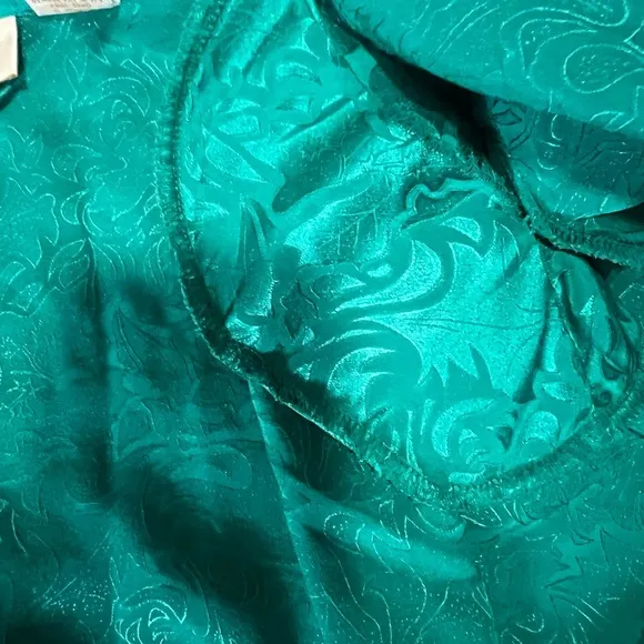 Vintage Victoria’s Secret Sz Large Emerald Green Silky long robe embossed