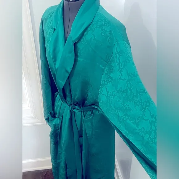 Vintage Victoria’s Secret Sz Large Emerald Green Silky long robe embossed