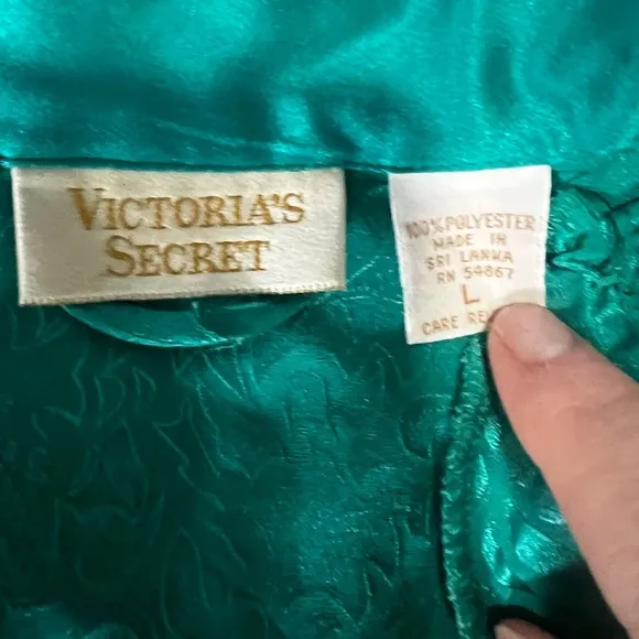 Vintage Victoria’s Secret Sz Large Emerald Green Silky long robe embossed