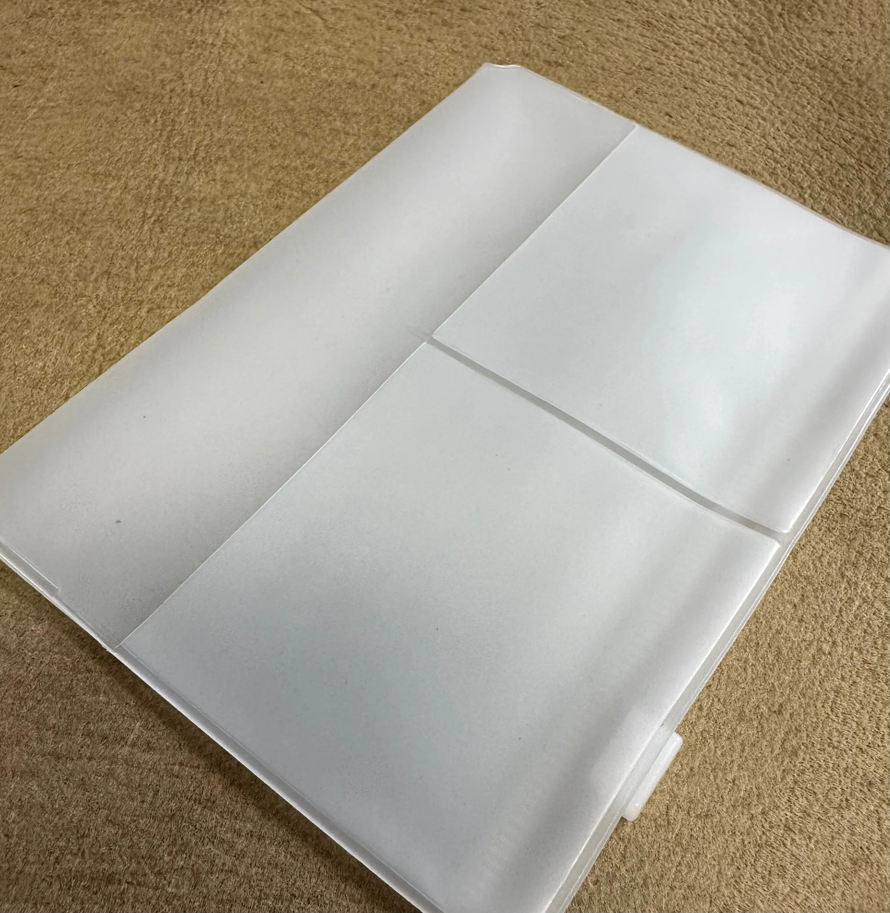 Vinyl Pocket w/Zipper- Small/Passport