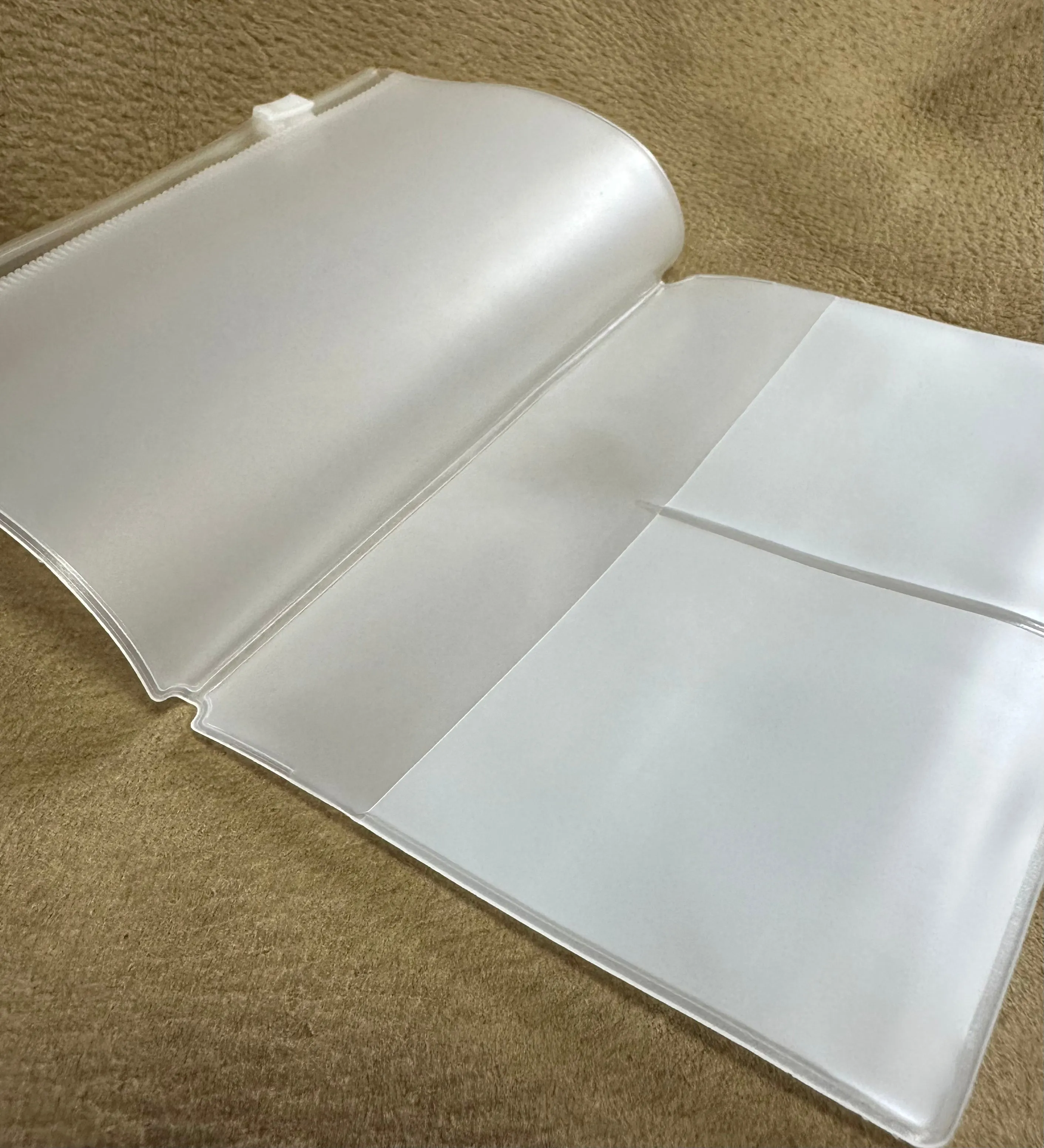 Vinyl Pocket w/Zipper- Small/Passport